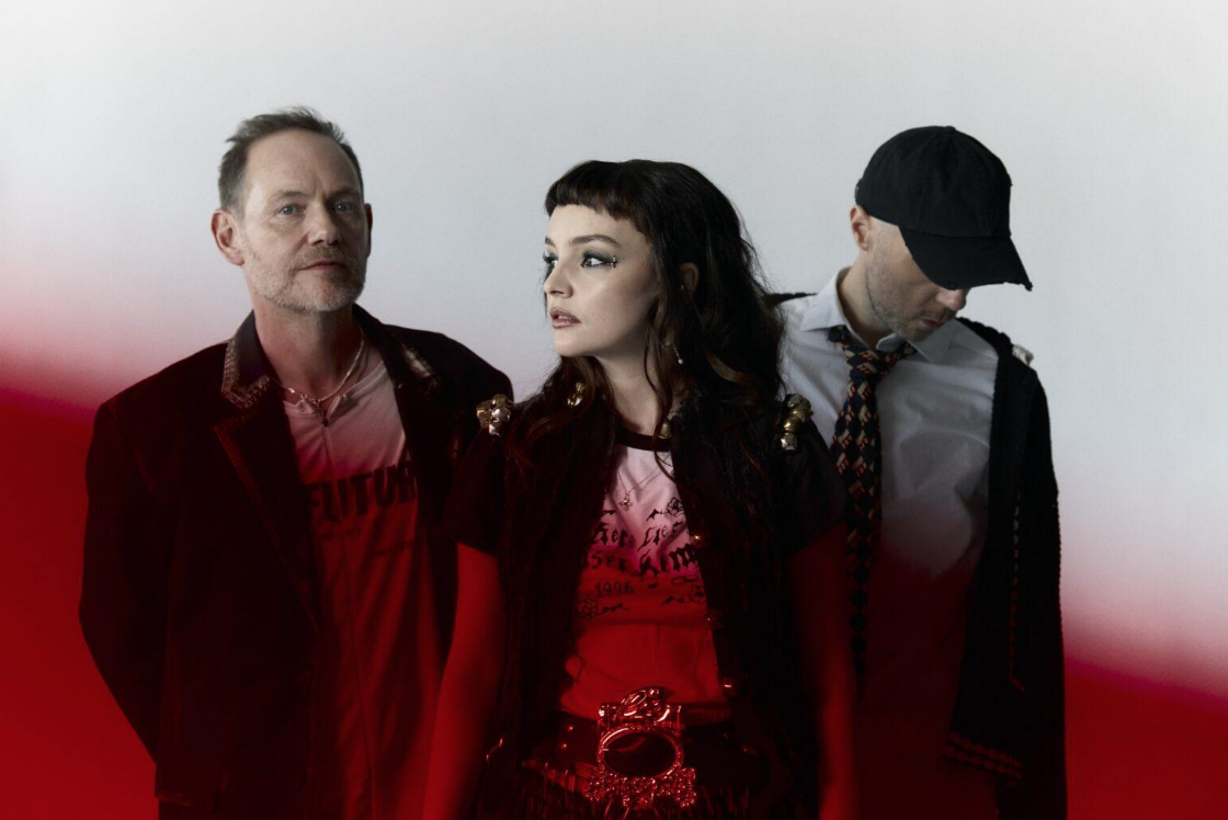 CHVRCHES anuncia primeiro álbum em mais de cinco anos e turnê para 2027